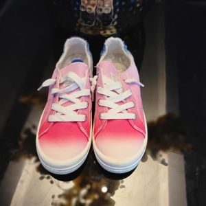 Girls sneakers